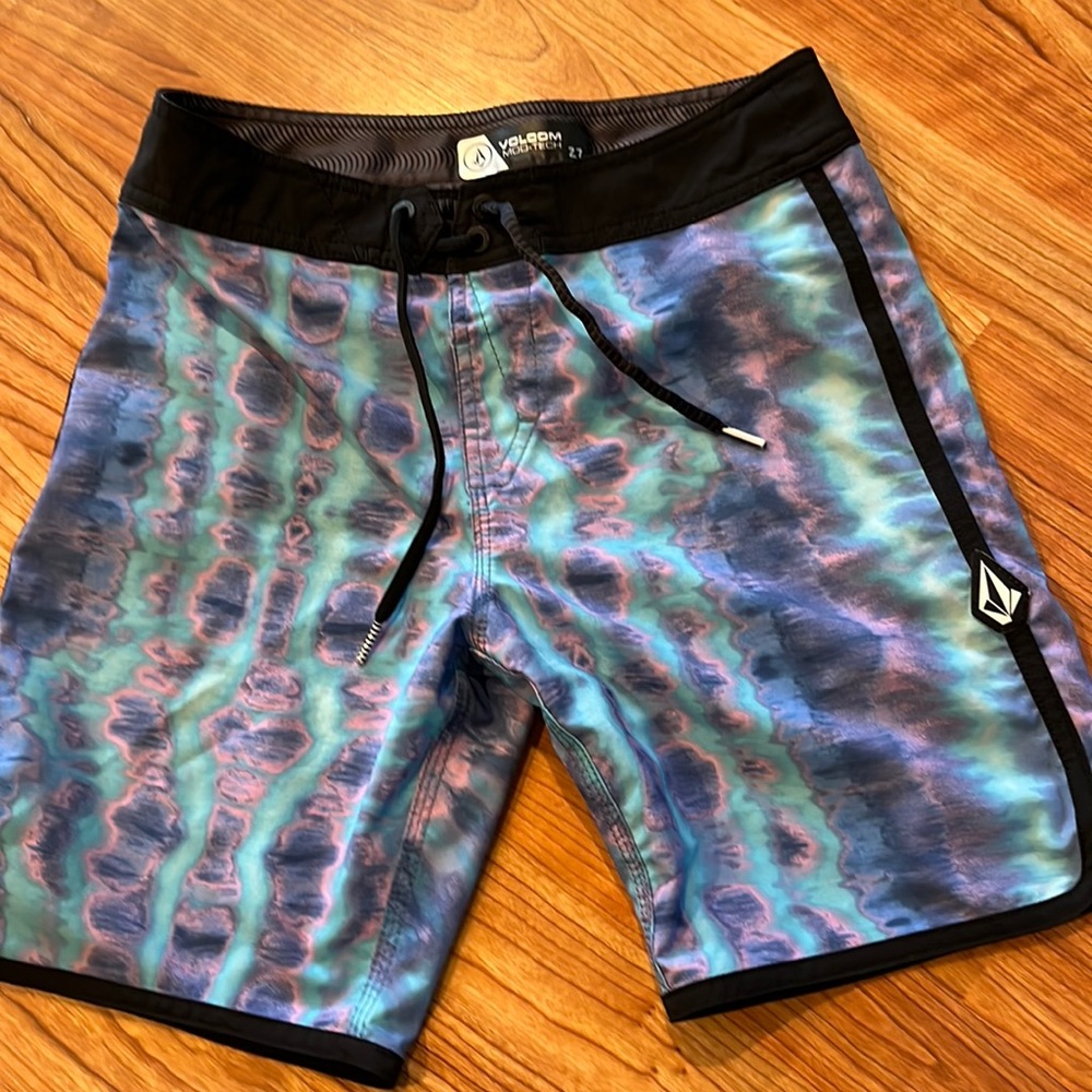 Volcom Mod-Tech boys board shorts